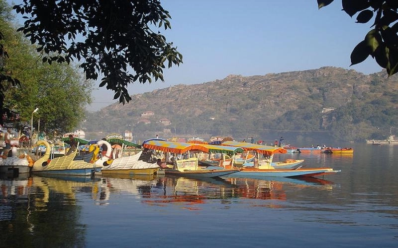 Seasonal Guide: Car & Van Rentals in Rajasthan During Summer, Monsoon & Winter