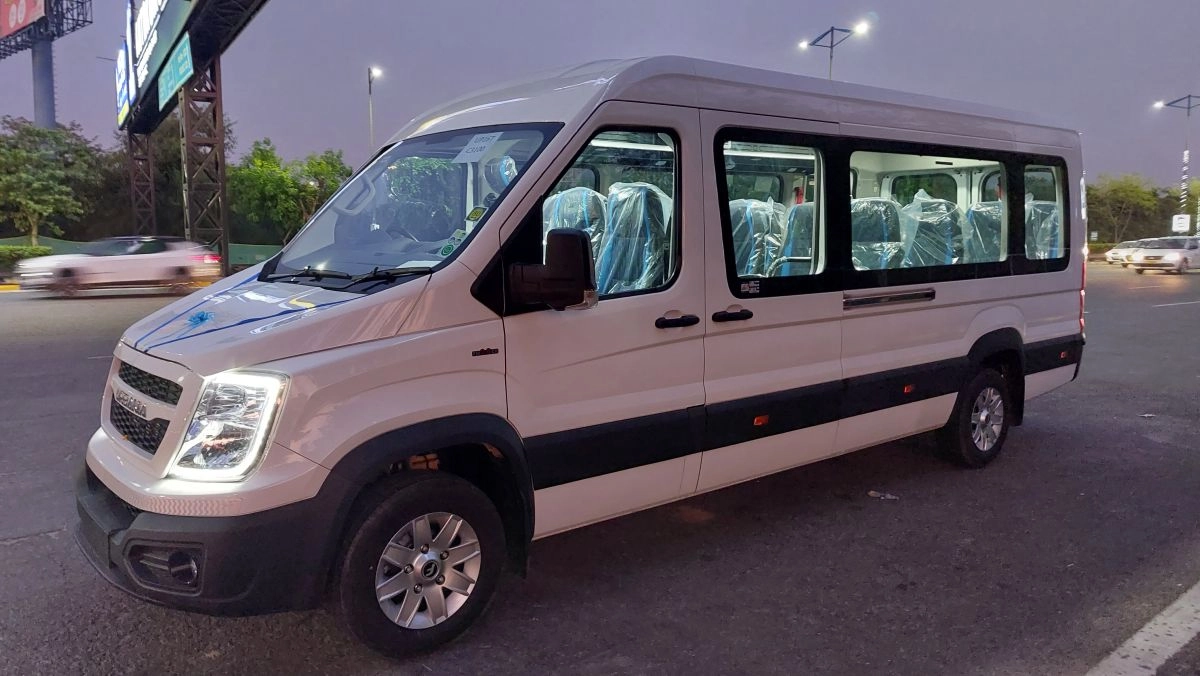 17 Seater Force Urbania