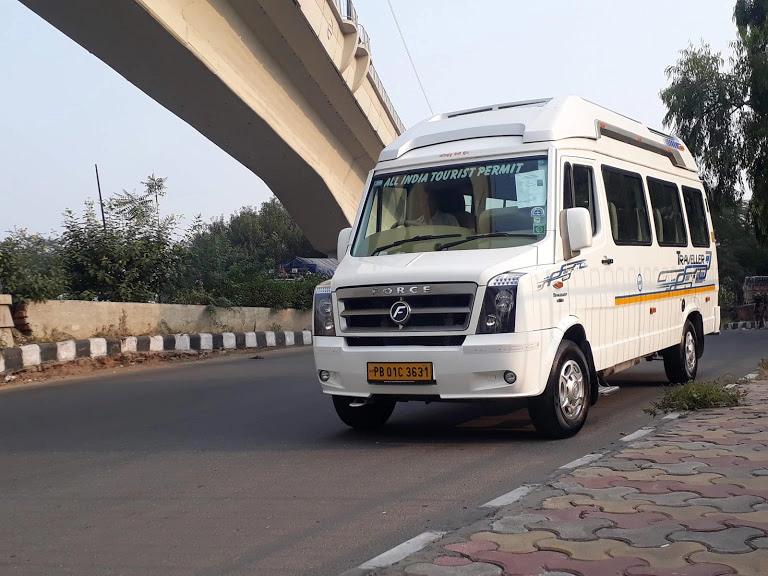 9 Seater Car Rental in Delhi & Chandigarh – Book Affordable Vans with Driver