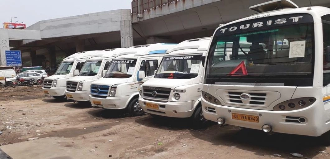 9, 12, 17 Seater Tempo Traveller on Rent in Amritsar 9, 12, 17 Seater Tempo Traveller on Rent in Amritsar
